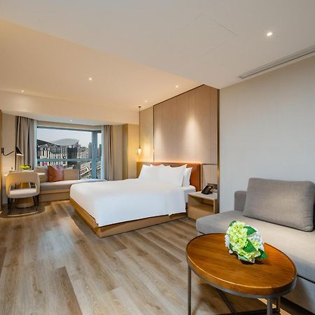 Holiday Inn Shanghai Huaxia By Ihg - Overlooking City Scenery At Sky View Restaurant Eksteriør bilde