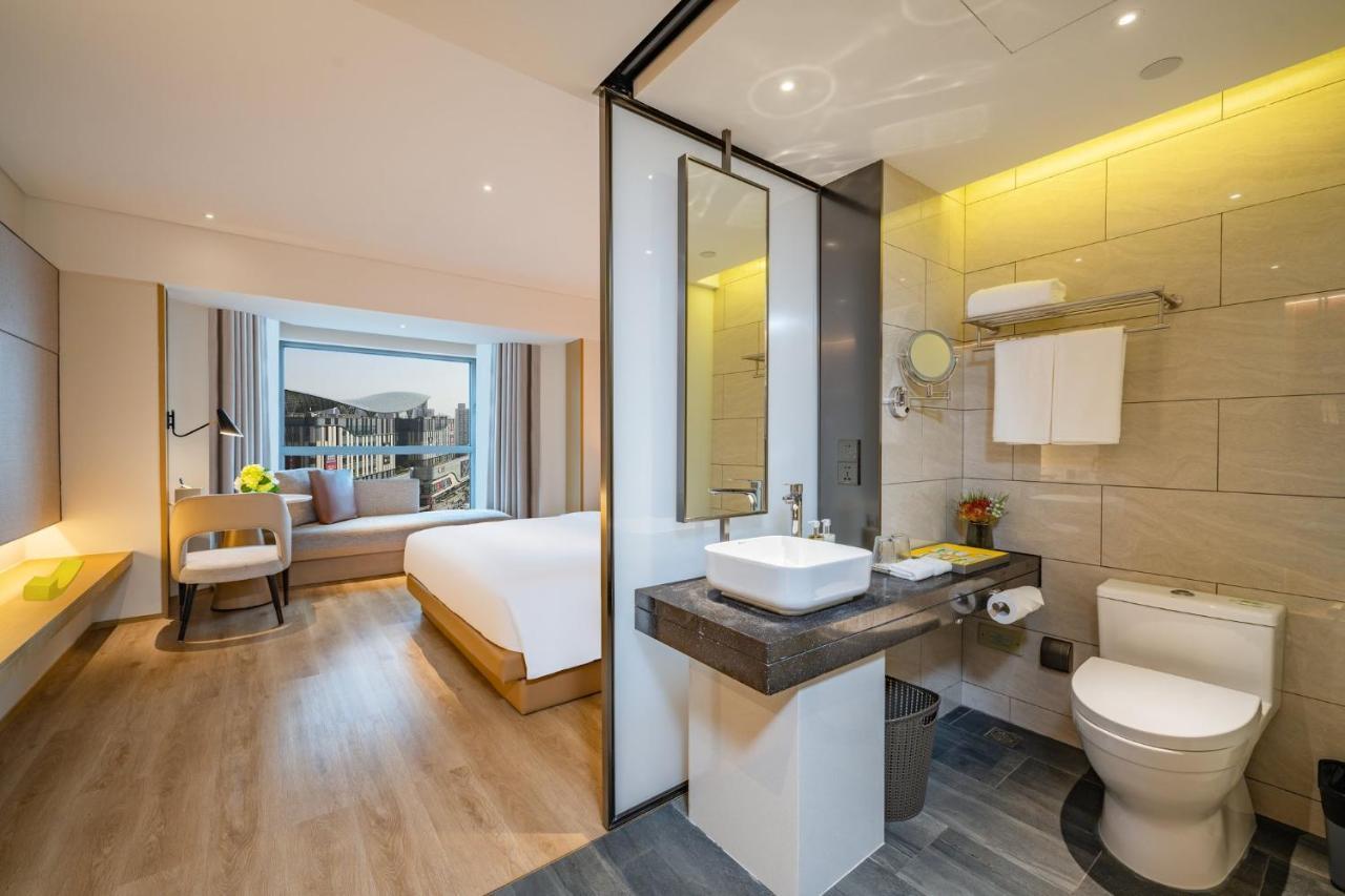 Holiday Inn Shanghai Huaxia By Ihg - Overlooking City Scenery At Sky View Restaurant Eksteriør bilde