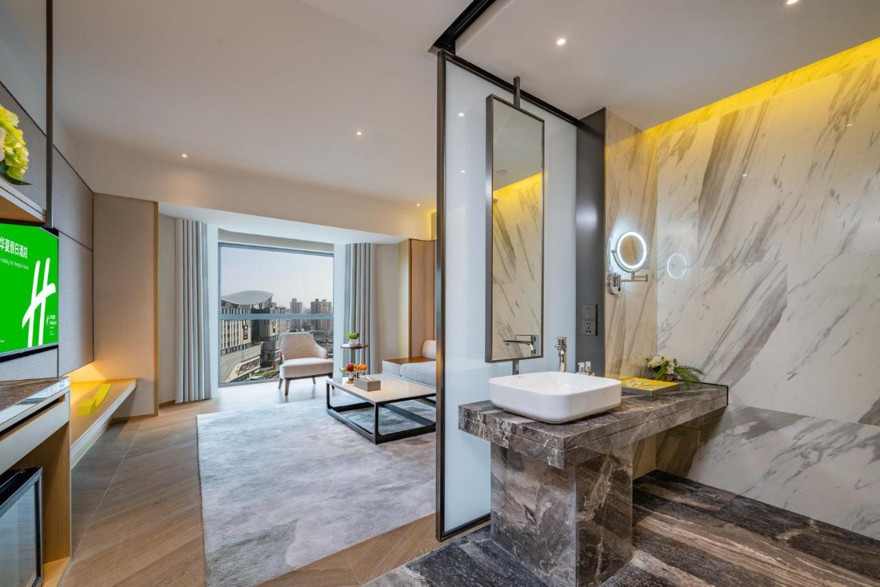 Holiday Inn Shanghai Huaxia By Ihg - Overlooking City Scenery At Sky View Restaurant Eksteriør bilde