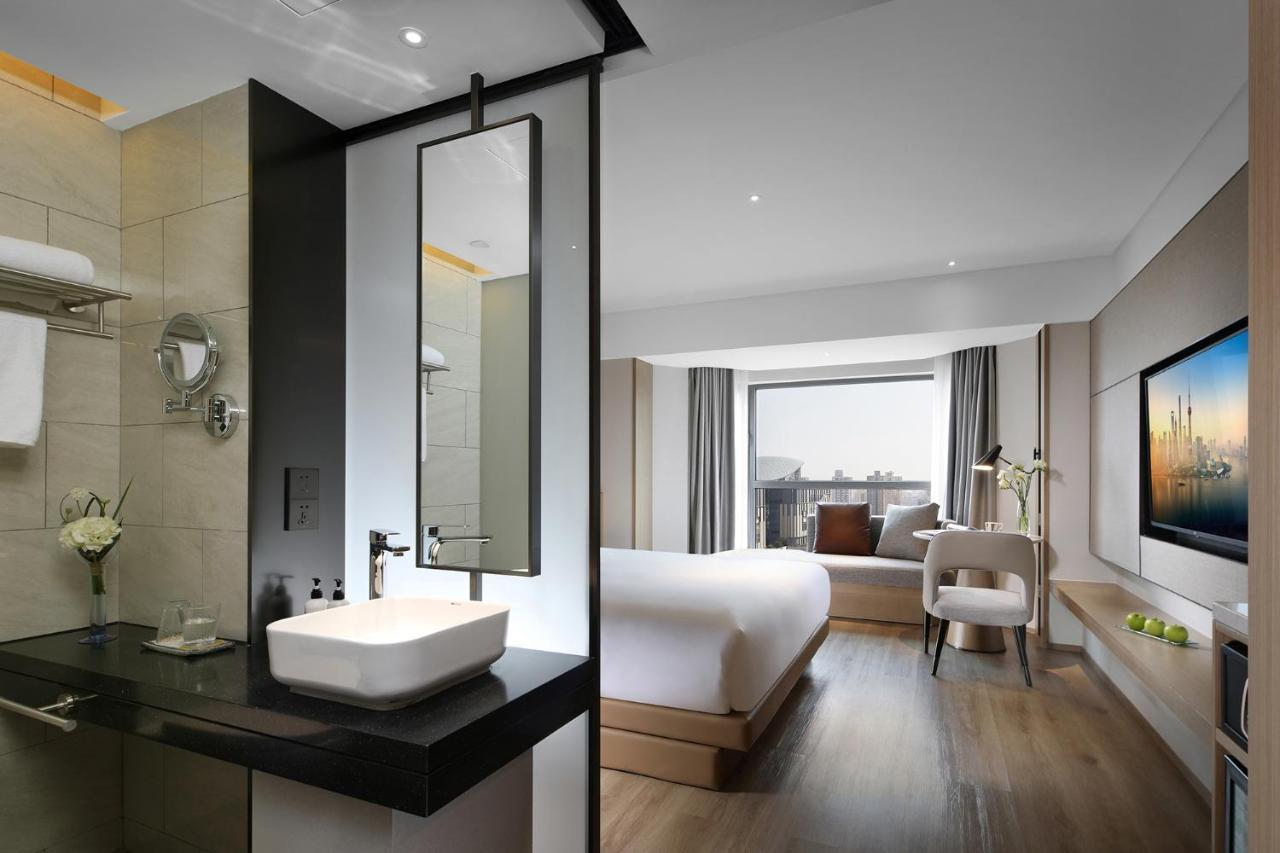 Holiday Inn Shanghai Huaxia By Ihg - Overlooking City Scenery At Sky View Restaurant Eksteriør bilde