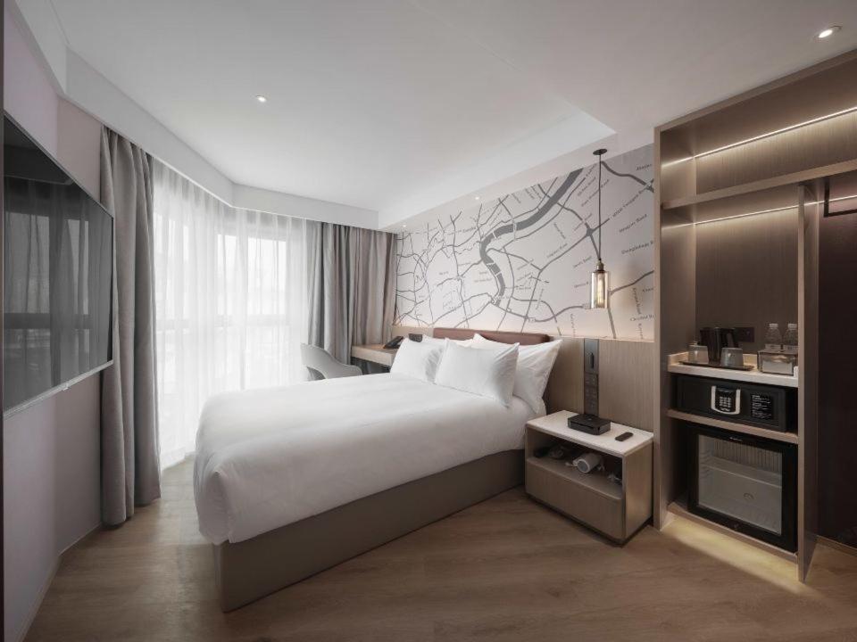 Holiday Inn Shanghai Huaxia By Ihg - Overlooking City Scenery At Sky View Restaurant Eksteriør bilde