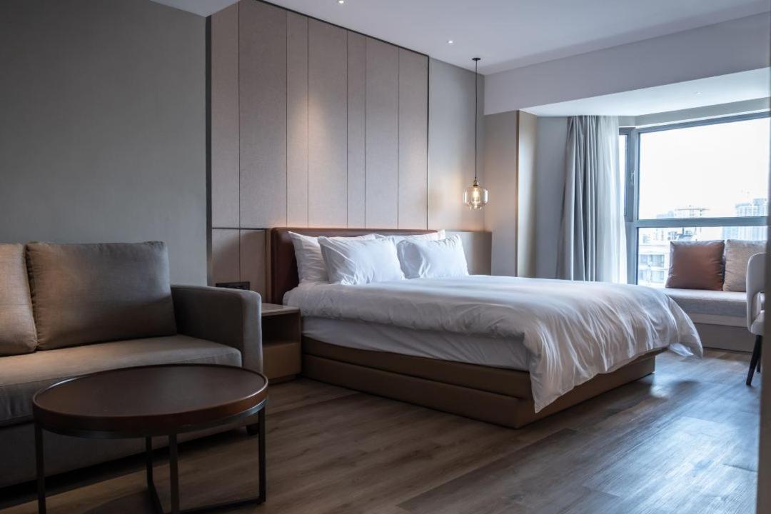Holiday Inn Shanghai Huaxia By Ihg - Overlooking City Scenery At Sky View Restaurant Eksteriør bilde