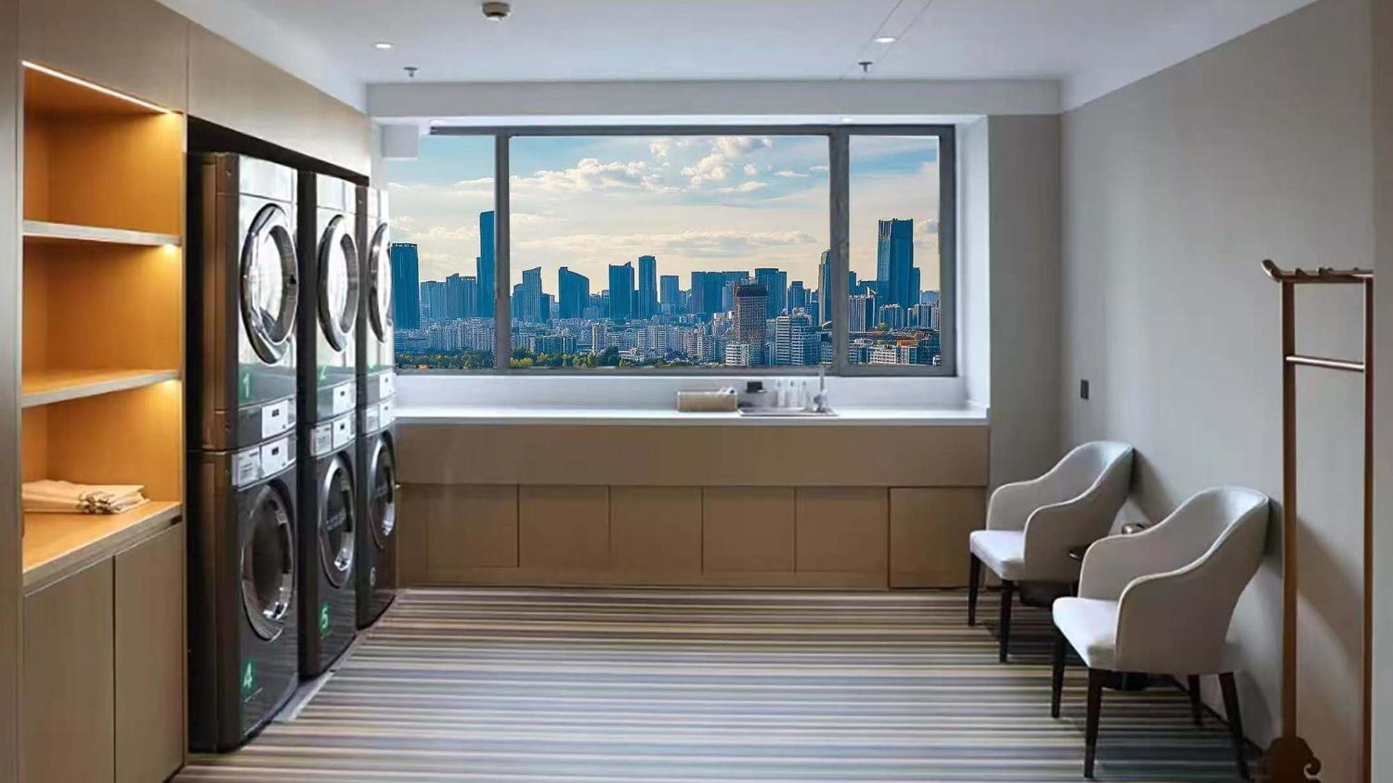 Holiday Inn Shanghai Huaxia By Ihg - Overlooking City Scenery At Sky View Restaurant Eksteriør bilde